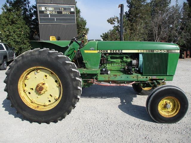 Image of John Deere 2940 equipment image 3