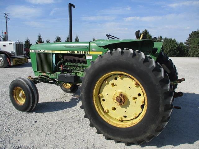 Image of John Deere 2940 equipment image 4