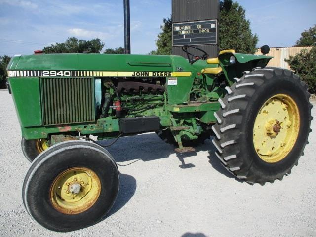 1981 John Deere 2940 Equipment Image0