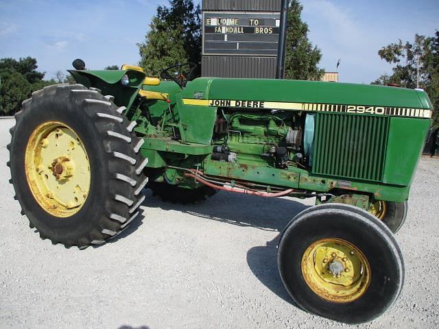 Image of John Deere 2940 equipment image 1