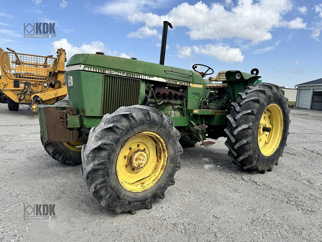 Image of John Deere 2940 Primary image