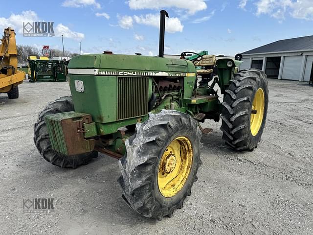 Image of John Deere 2940 equipment image 1