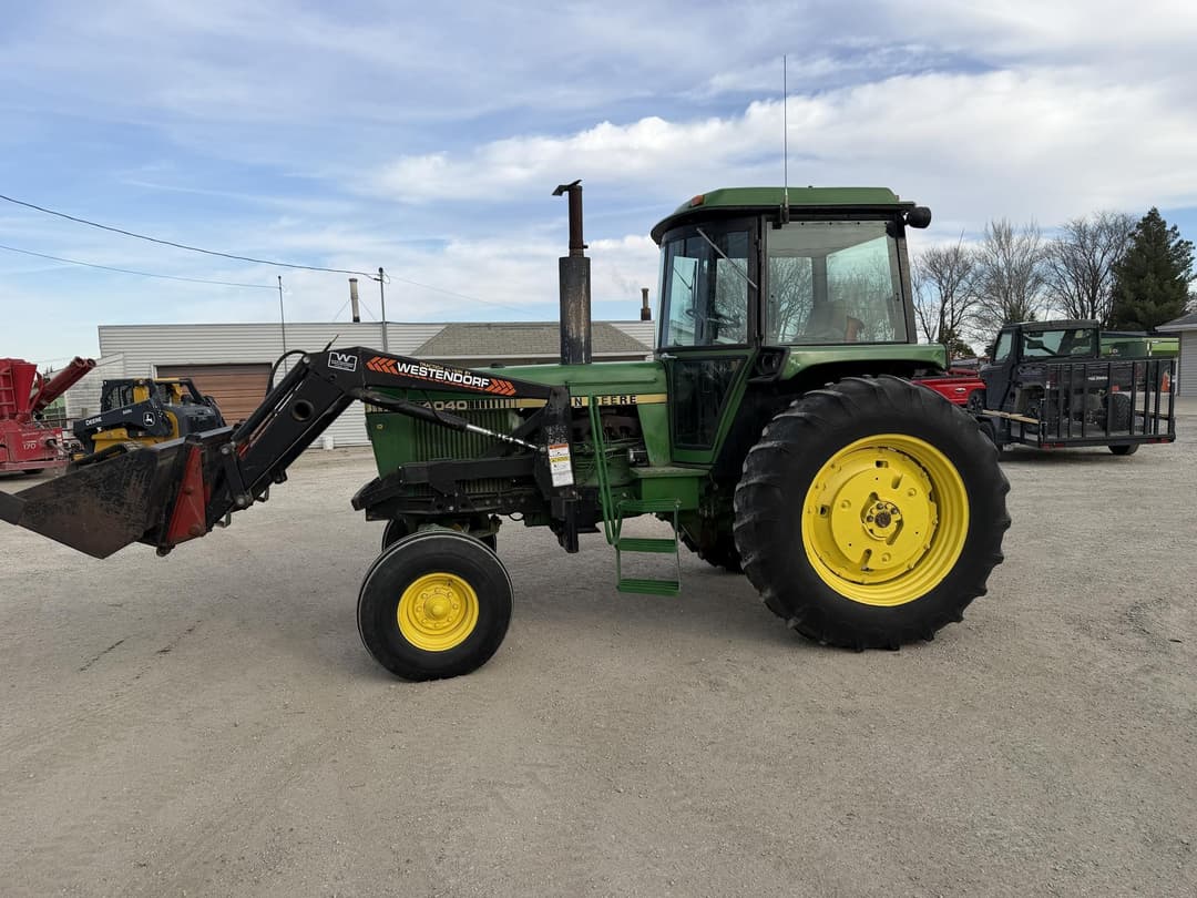 Image of John Deere 4040 Primary image