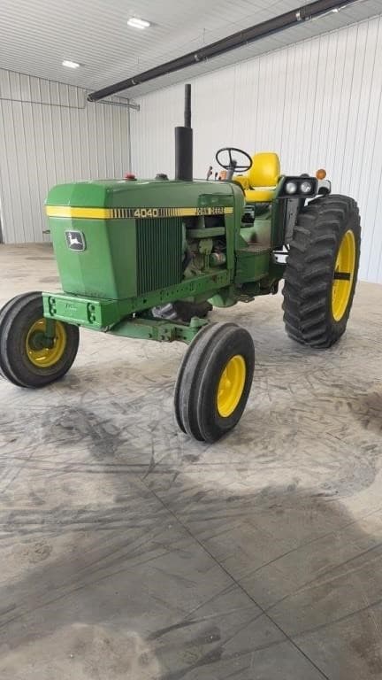Image of John Deere 4040 equipment image 1