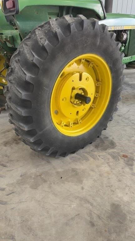 Image of John Deere 4040 equipment image 4