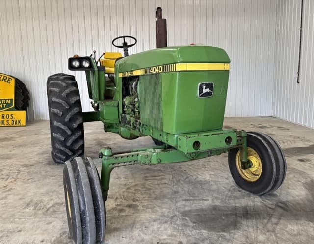Image of John Deere 4040 equipment image 1