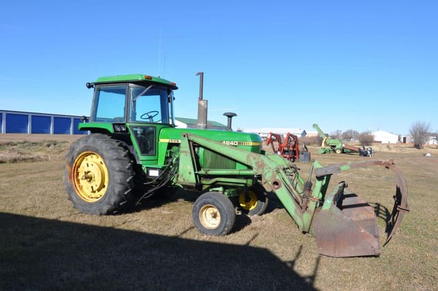 Image of John Deere 4240 equipment image 1