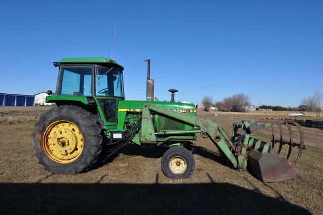 Image of John Deere 4240 equipment image 2