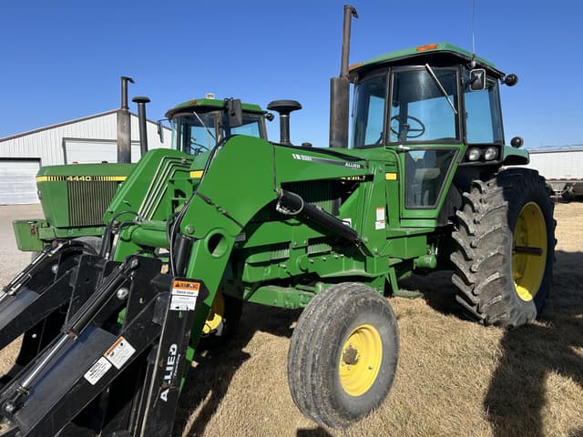 Image of John Deere 4240 equipment image 1