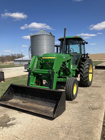 Main image John Deere 4240