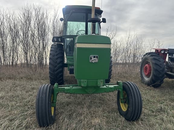 Image of John Deere 4240 equipment image 1