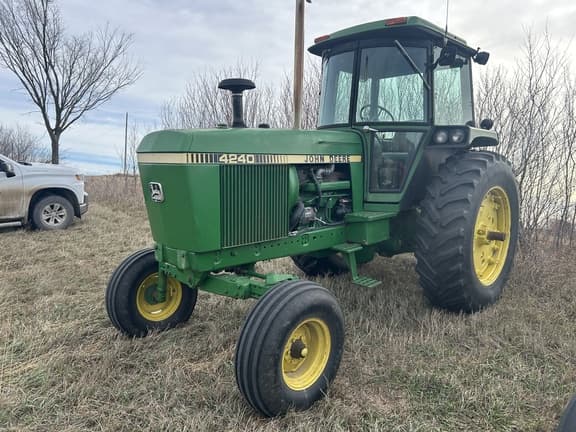 Image of John Deere 4240 equipment image 2
