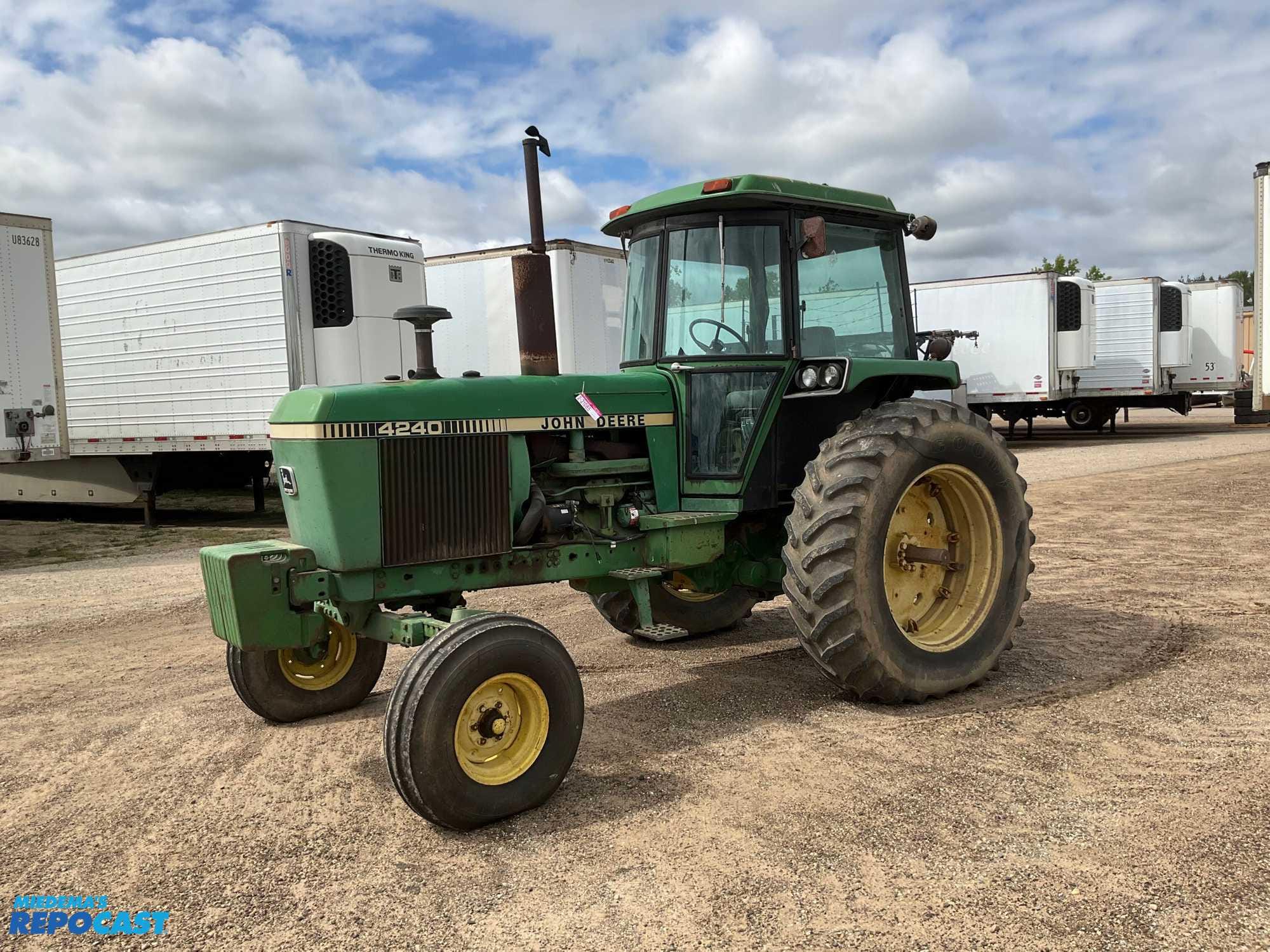Main image John Deere 4240