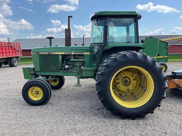 Image of John Deere 4240 equipment image 1