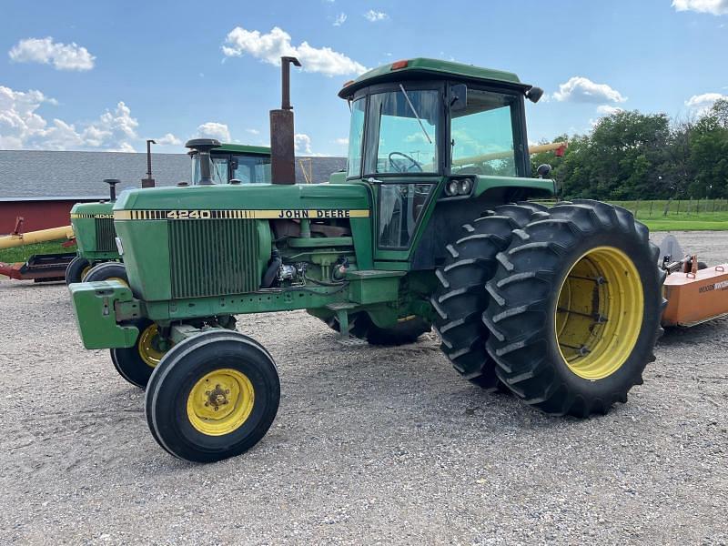 Image of John Deere 4240 Primary image