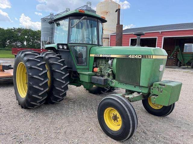 Image of John Deere 4240 equipment image 3