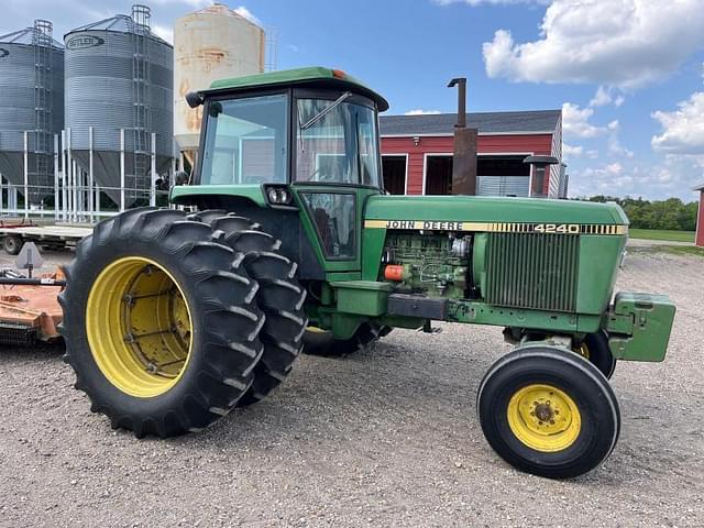 Image of John Deere 4240 equipment image 4