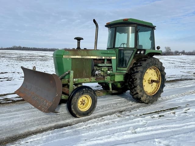 Image of John Deere 4240 equipment image 1