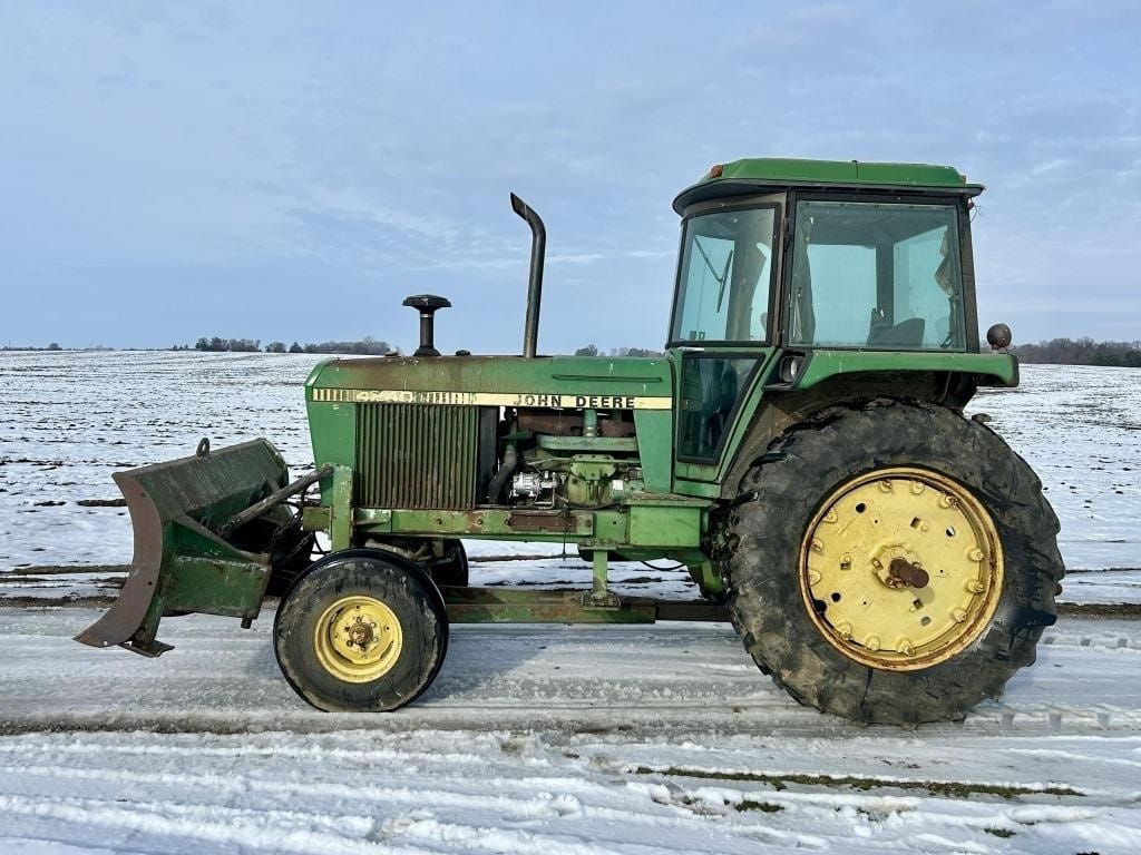 1981 John Deere 4240 Equipment Image0