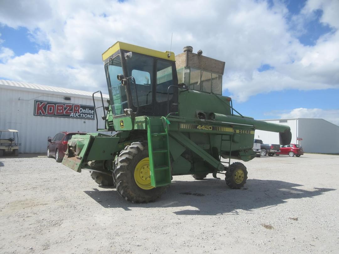 Image of John Deere 4420 Primary image