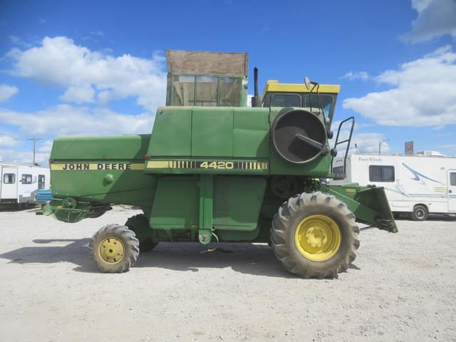 Image of John Deere 4420 equipment image 1