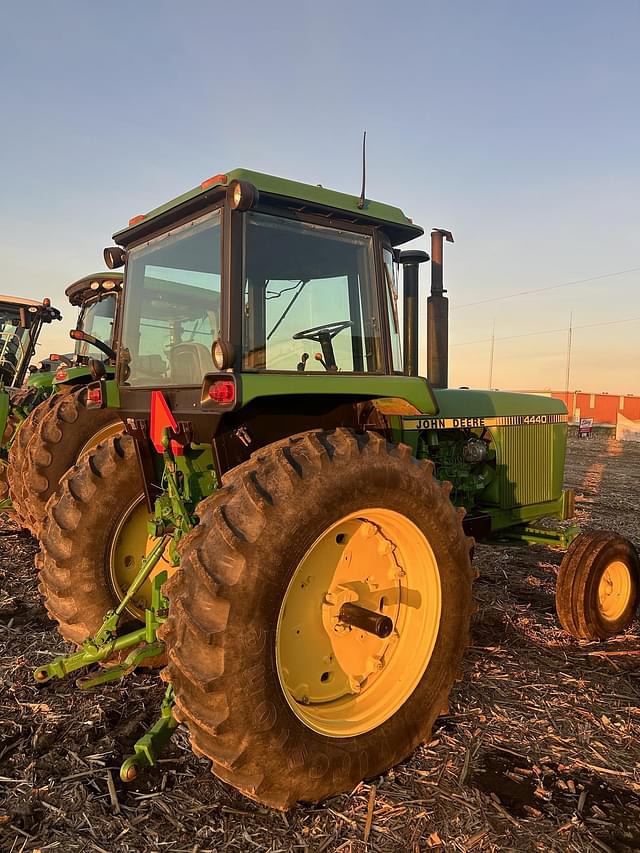 Image of John Deere 4440 equipment image 3