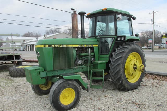 Image of John Deere 4440 equipment image 2