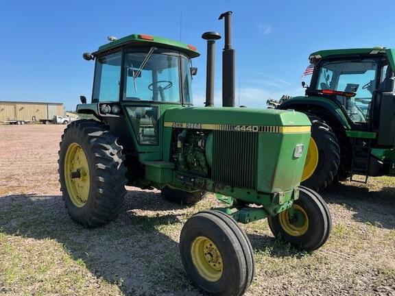 Image of John Deere 4440 equipment image 3