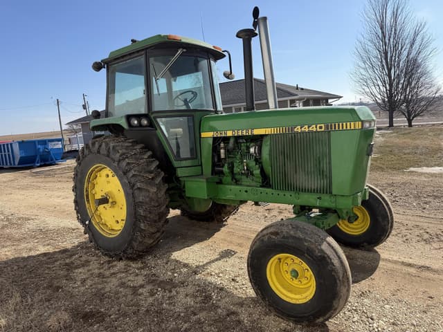 Image of John Deere 4440 equipment image 2
