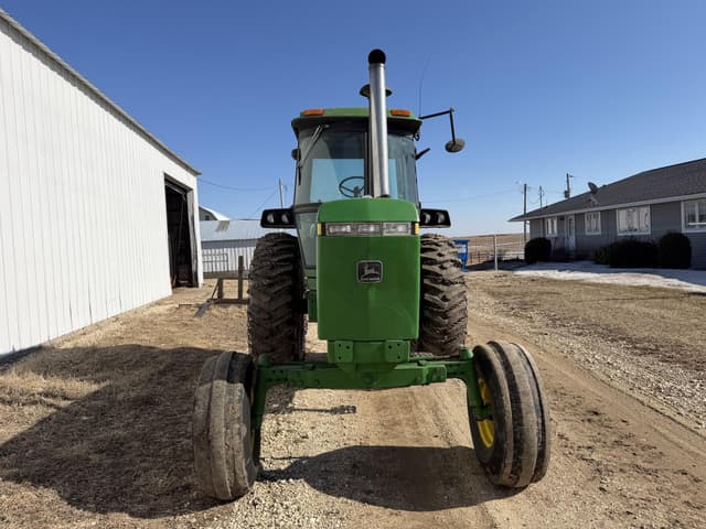 Image of John Deere 4440 equipment image 1