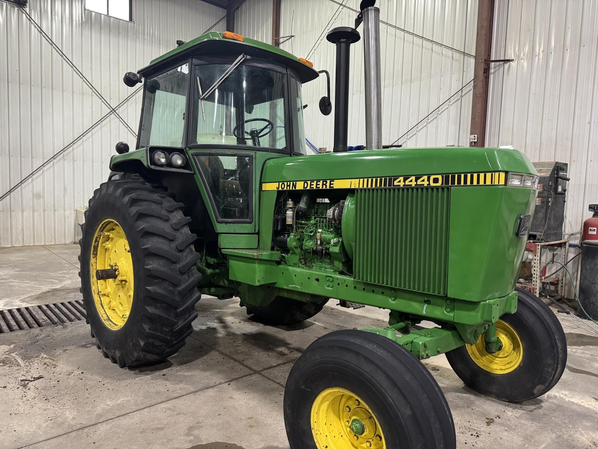 1981 John Deere 4440 Equipment Image0