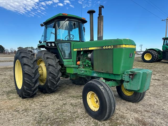 Image of John Deere 4440 equipment image 1