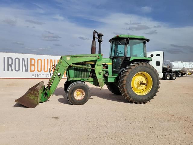 Image of John Deere 4440 equipment image 1