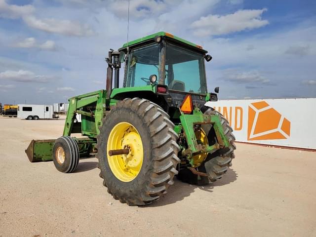 Image of John Deere 4440 equipment image 2