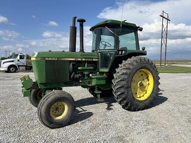 Image of John Deere 4440 equipment image 1
