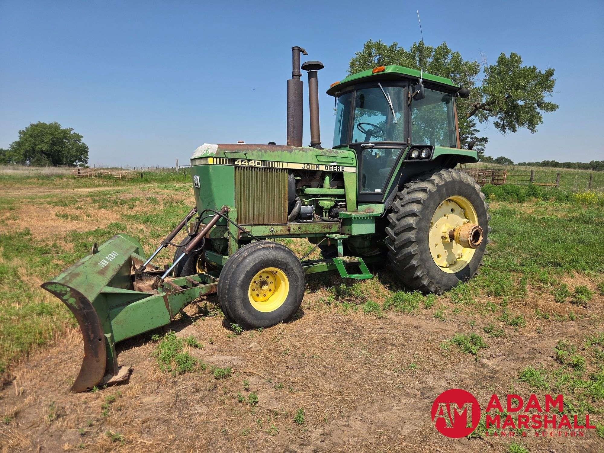 1981 John Deere 4440 Equipment Image0
