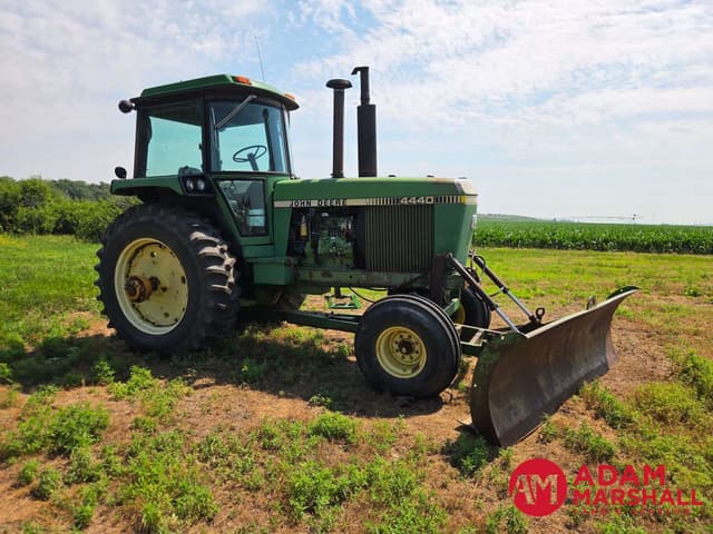 Image of John Deere 4440 equipment image 1