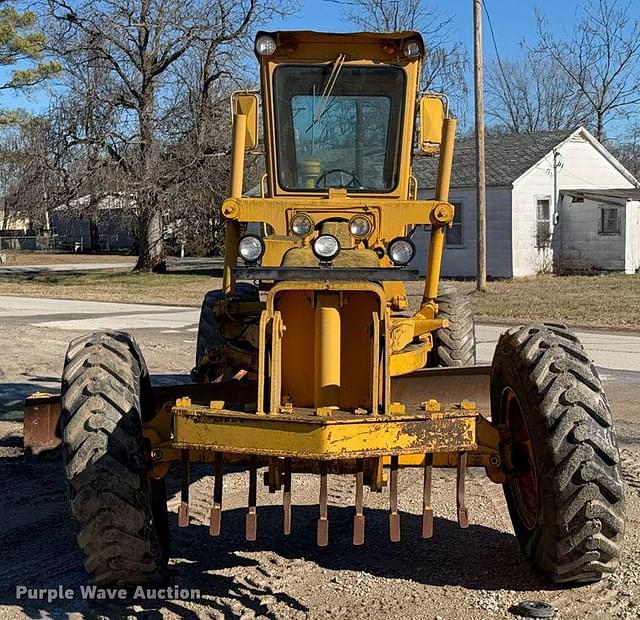 Image of John Deere 570A equipment image 1