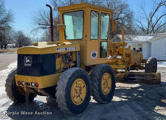 Image of John Deere 570A equipment image 4