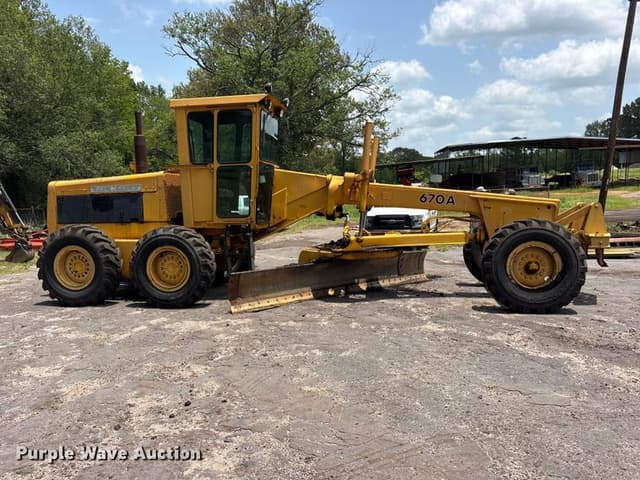 Image of John Deere 670A equipment image 3