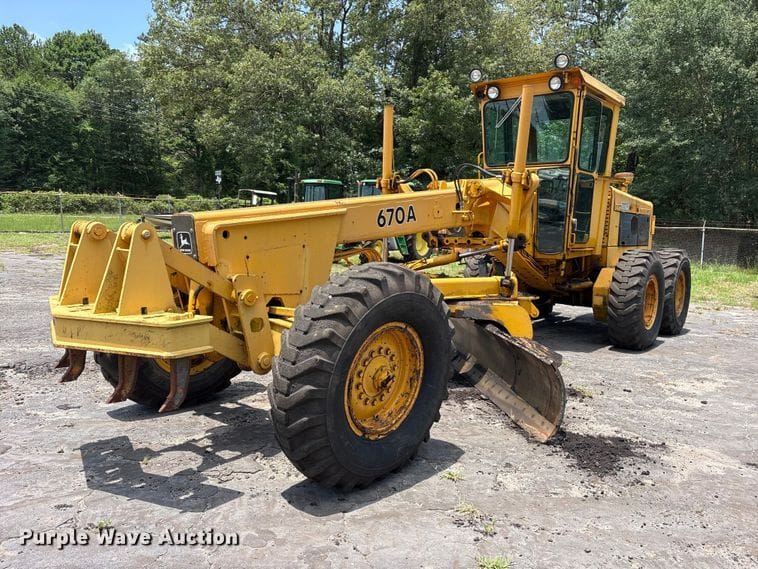 1981 John Deere 670A Equipment Image0