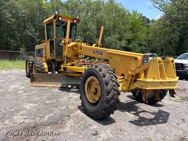 Image of John Deere 670A equipment image 2