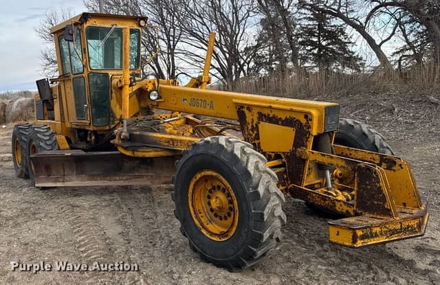 Image of John Deere 670A equipment image 2