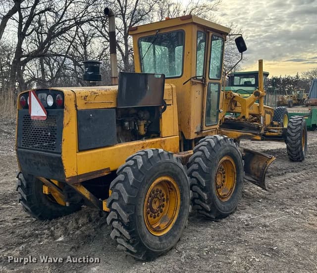 Image of John Deere 670A equipment image 4