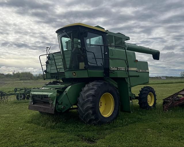 Image of John Deere 7720 equipment image 1