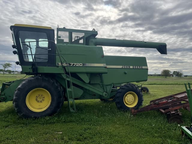 Image of John Deere Turbo 7720 equipment image 1