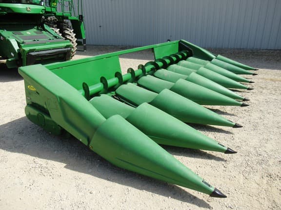 Image of John Deere 843 Primary image