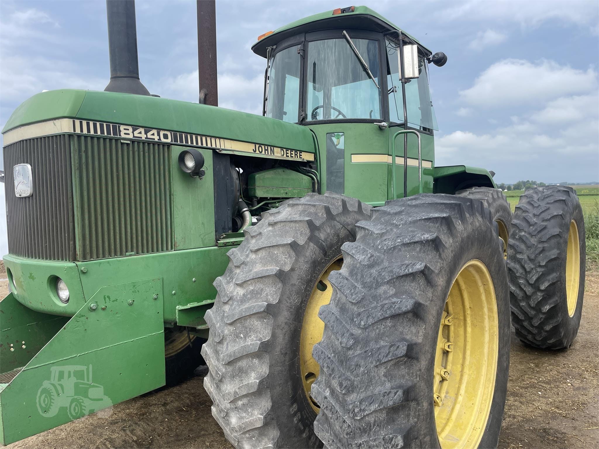 1981 John Deere 8440 Equipment Image0