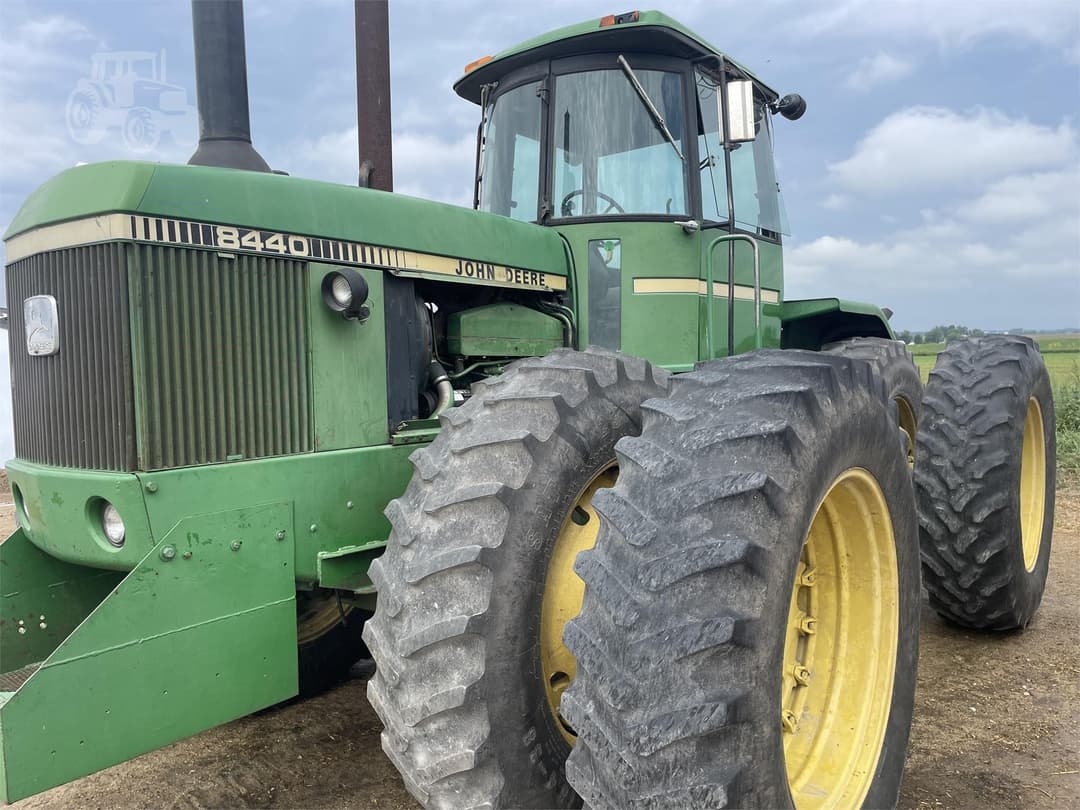 Image of John Deere 8440 Primary image