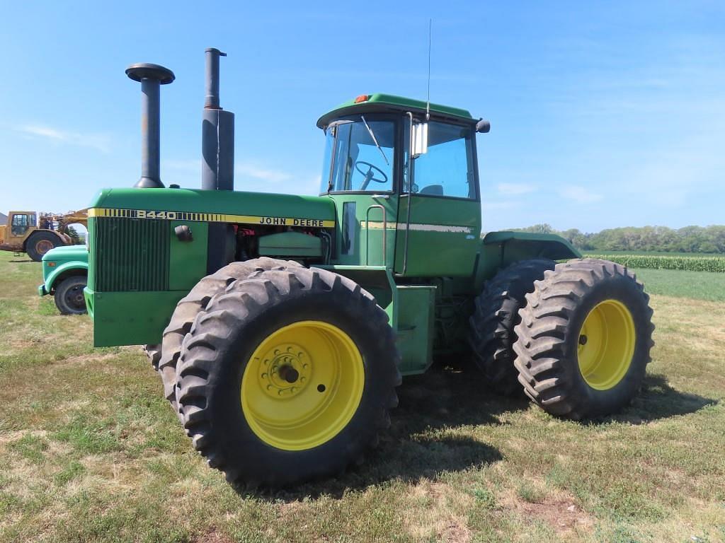 Image of John Deere 8440 Primary image